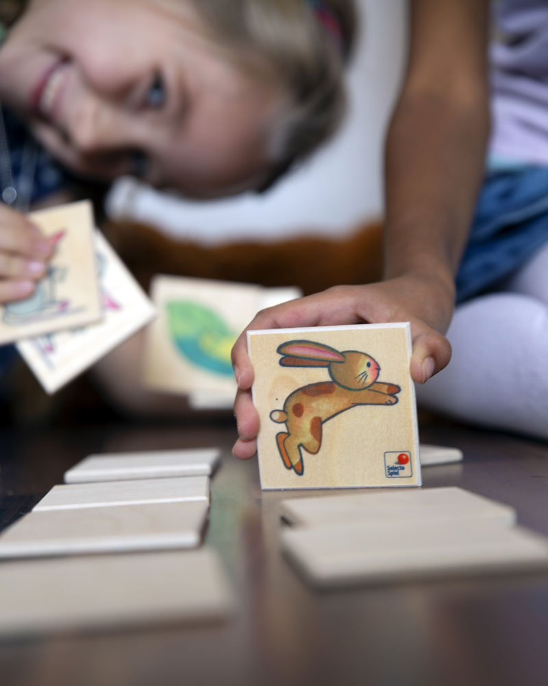 Kinder mit Memo Pepito Holzspielzeug von Selecta