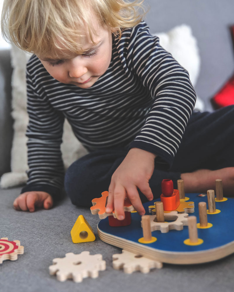 Kleinkind mit Kurbelspaß Holzspielzeug von Selecta