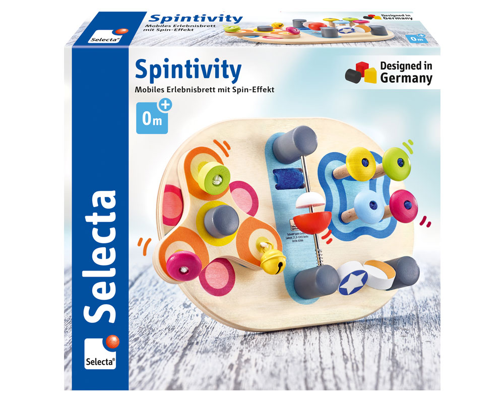 62064-spintivity-holz-spielzeug-p Verpackung des Selecta Spintivity Motorikbretts – Babyspielzeug mit bunten, drehbaren Elementen, mit dem Aufdruck „Designed in Germany“.