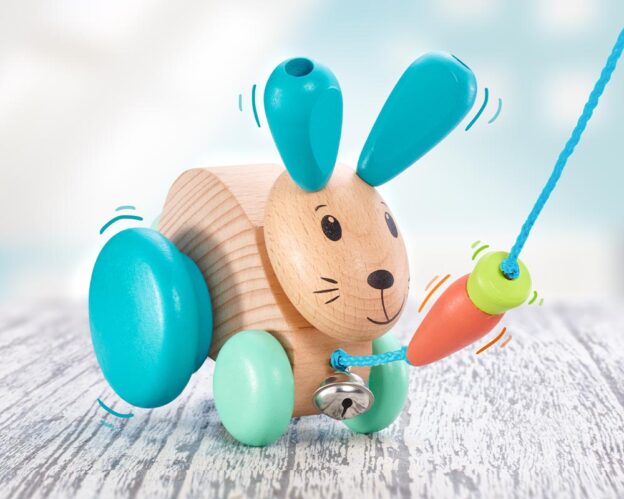 Henny Hoppel bunter Nachzieh-Hase aus Holz mit Glocke.