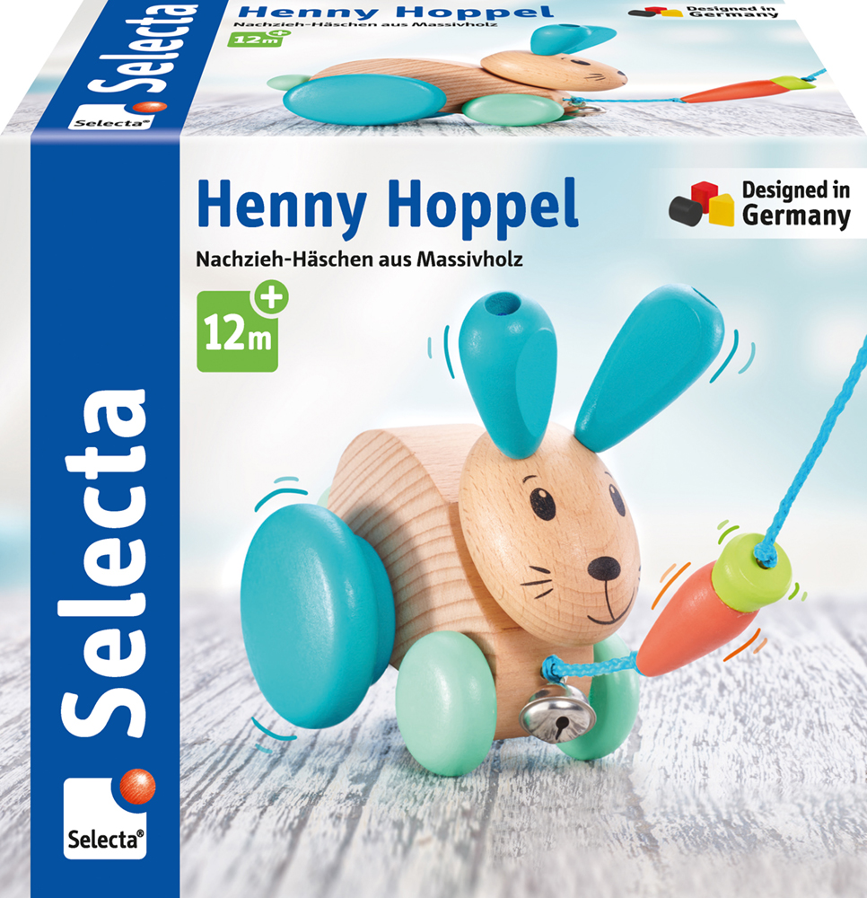 62080_Klettini_Lastwagen_FS33_05_2020 Nachzieh-Hase – Spielzeughase auf Rädern mit blauen Ohren und einer Möhre, in der „Selecta Henny Hoppel“-Verpackung, ab 12 Monaten.