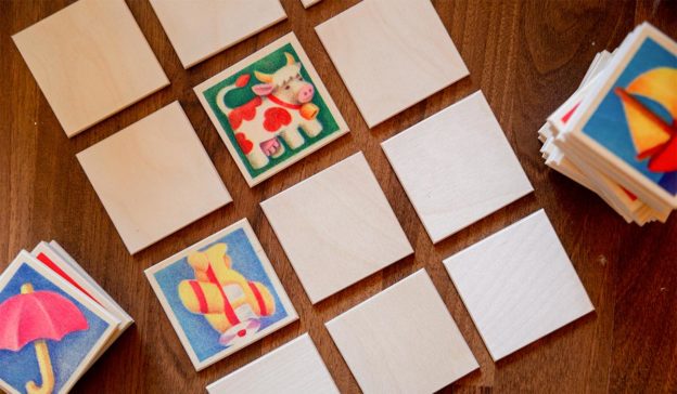 Memo-Spiel aus Holz; erste Regelspiele für Kleinkinder
