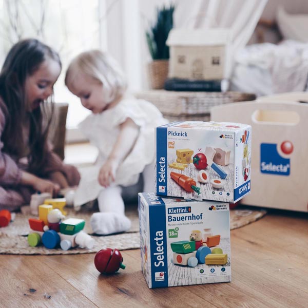 spielend lernen mit Holzspielzeug Picknick und Bauernhof Klettini Set von Selecta®