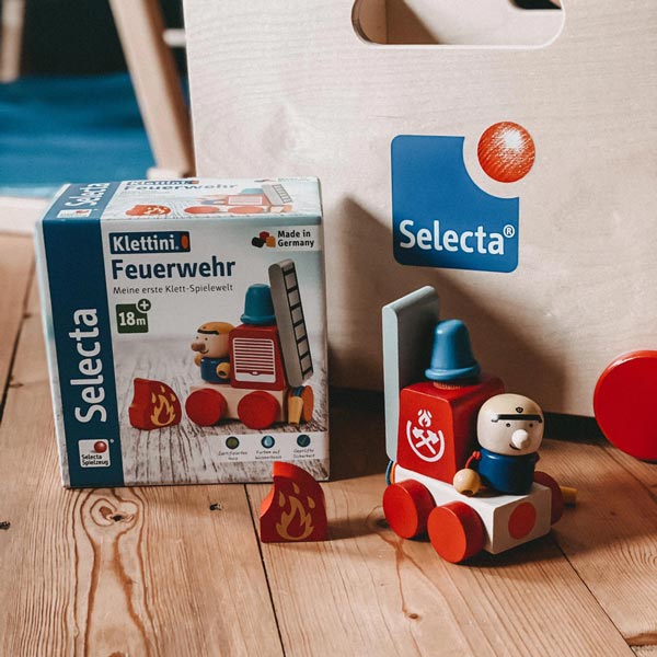 spielend lernen mit Holzspielzeug Feuerwehr Klettini Set von Selecta®